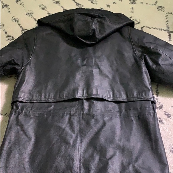 Medium length heavy leather button up coat - Picture 4 of 4